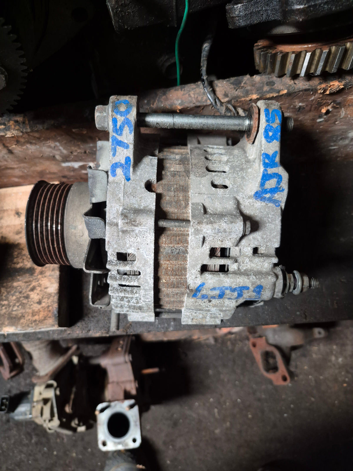 Mazda Titan LJR85 ljr85-7002777 - Alternator