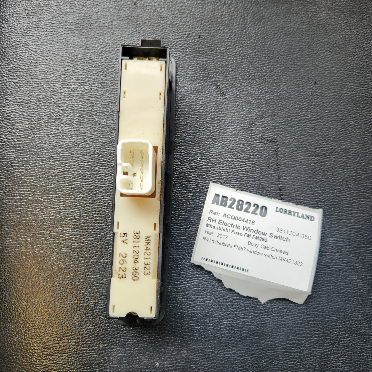 Mitsubishi Fuso Fighter FM FM67FM2RFAM6X2 - RH Electric Window Switch PN: 3811204-360