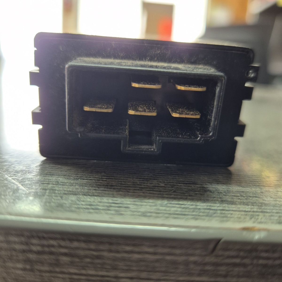 2011 Isuzu N-Series - Flasher Relay PN: 8980255331