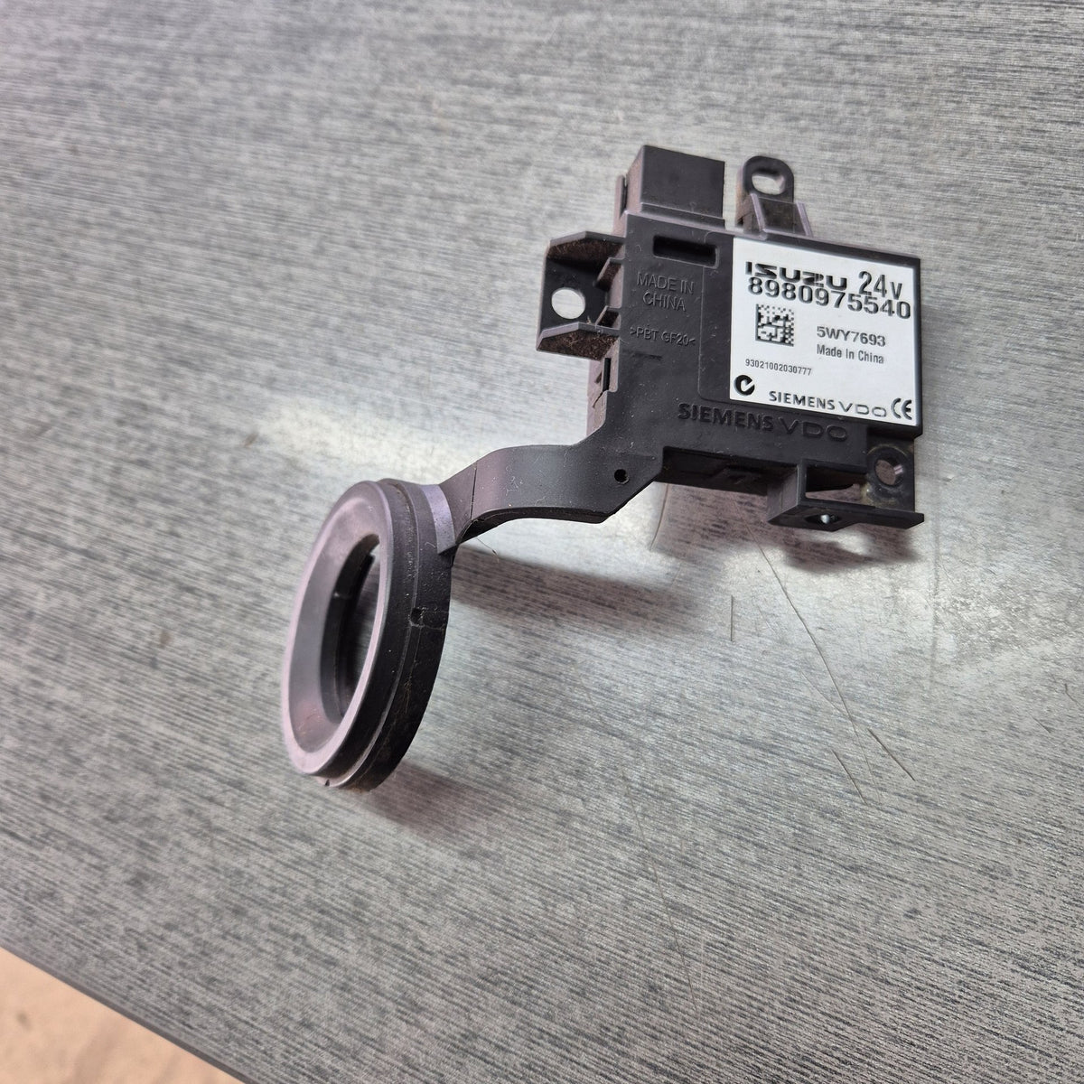 2011 Isuzu N-Series - Keyless Entry Relay PN: 8980975540