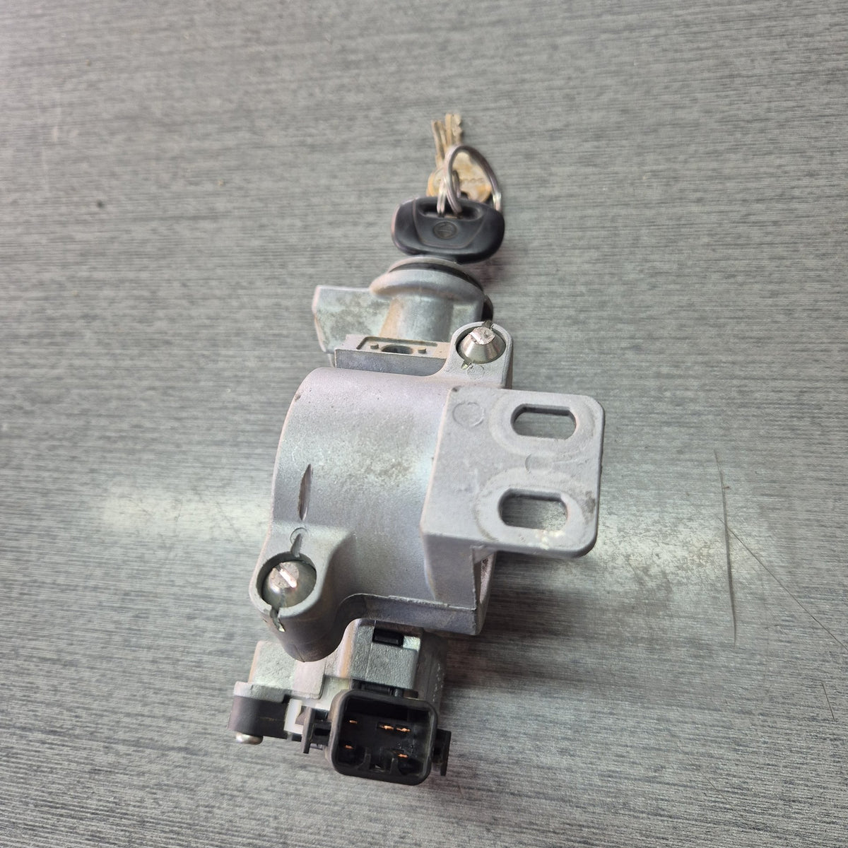 2011 Hino 700 Series All Series FY1EU - Ignition Barrel with keys PN:
