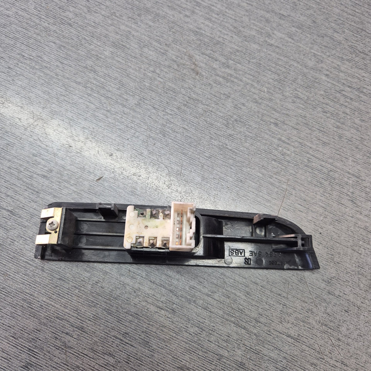 2005 Isuzu N-Series NPR NPR66L - Left Front Window Switch PN: