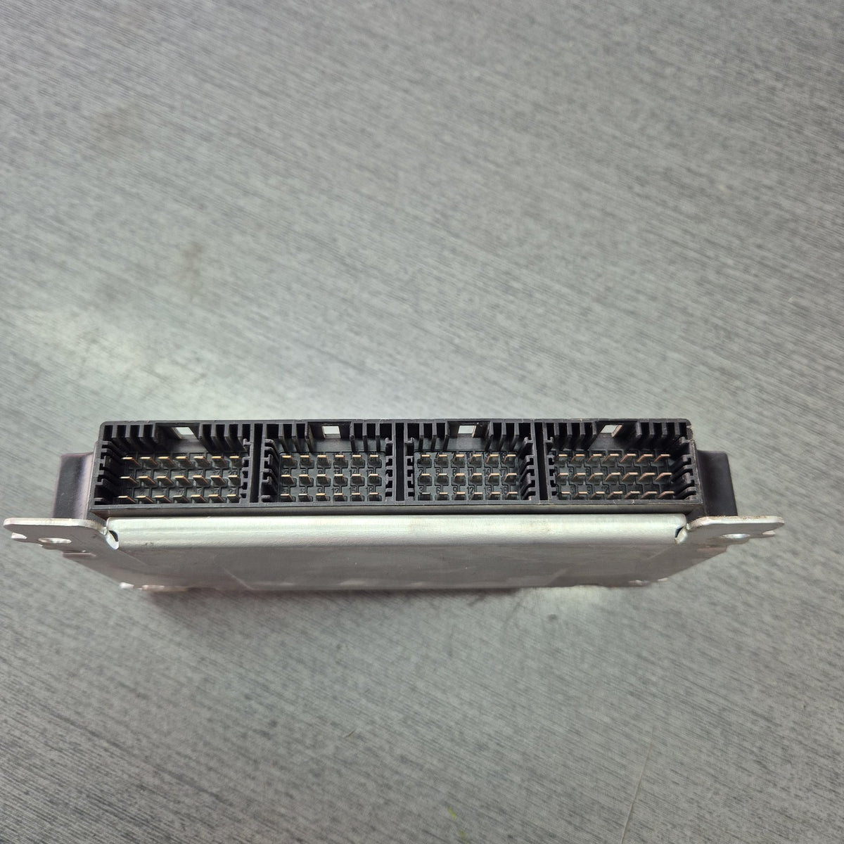 2010 Volvo 480 E YV5JSW0G7AD132545 - Light Control Module PN: 21043961-05