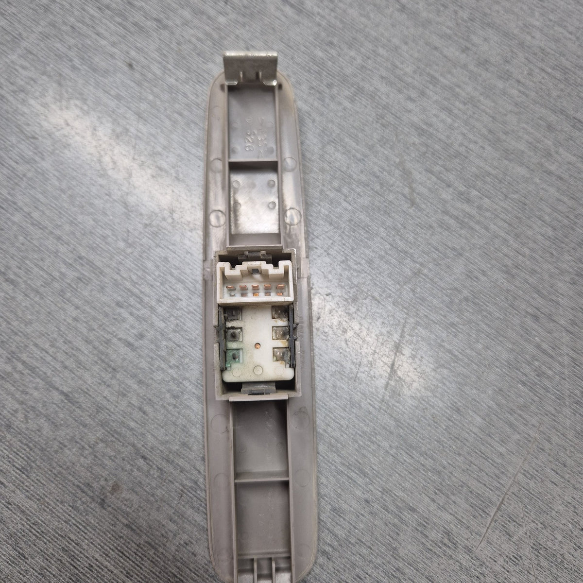 2006 Hino Dutro 000290 - Left Window Switch PN: