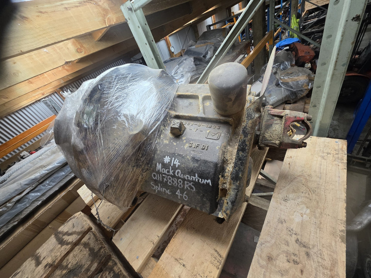 2006 Mack Qantum QH7888RS - Front diff head with power divider PN: