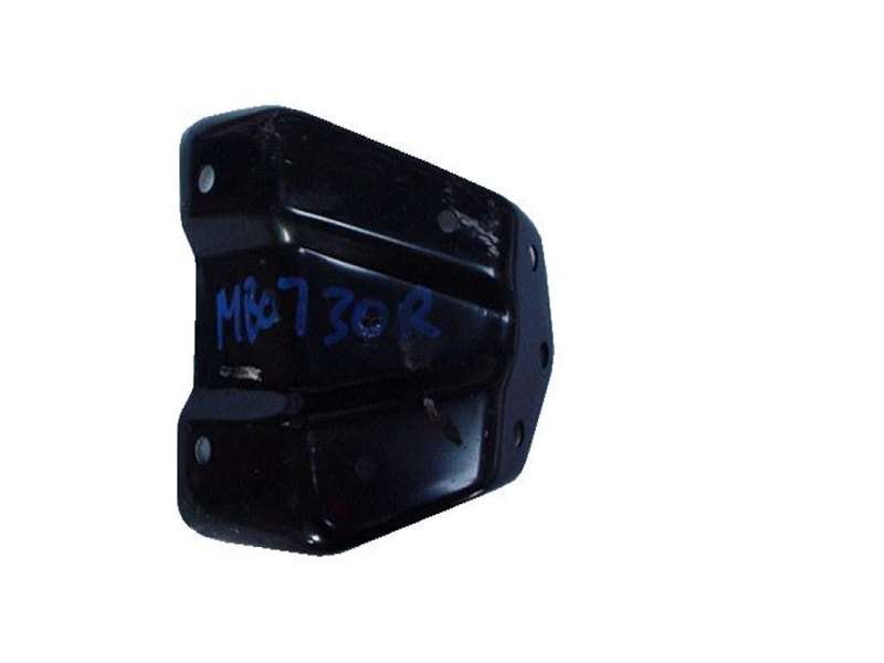 Mitsubishi Fuso Fighter FK617 Fighter 10/1997-2002 - RH Bumper Iron PN: MB0730R