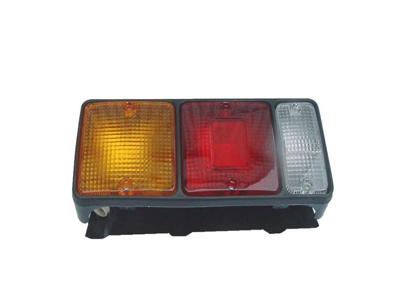 Mitsubishi Fuso Fighter FK4/FM5 1985-1996 - Right Taillight PN: MB0319R
