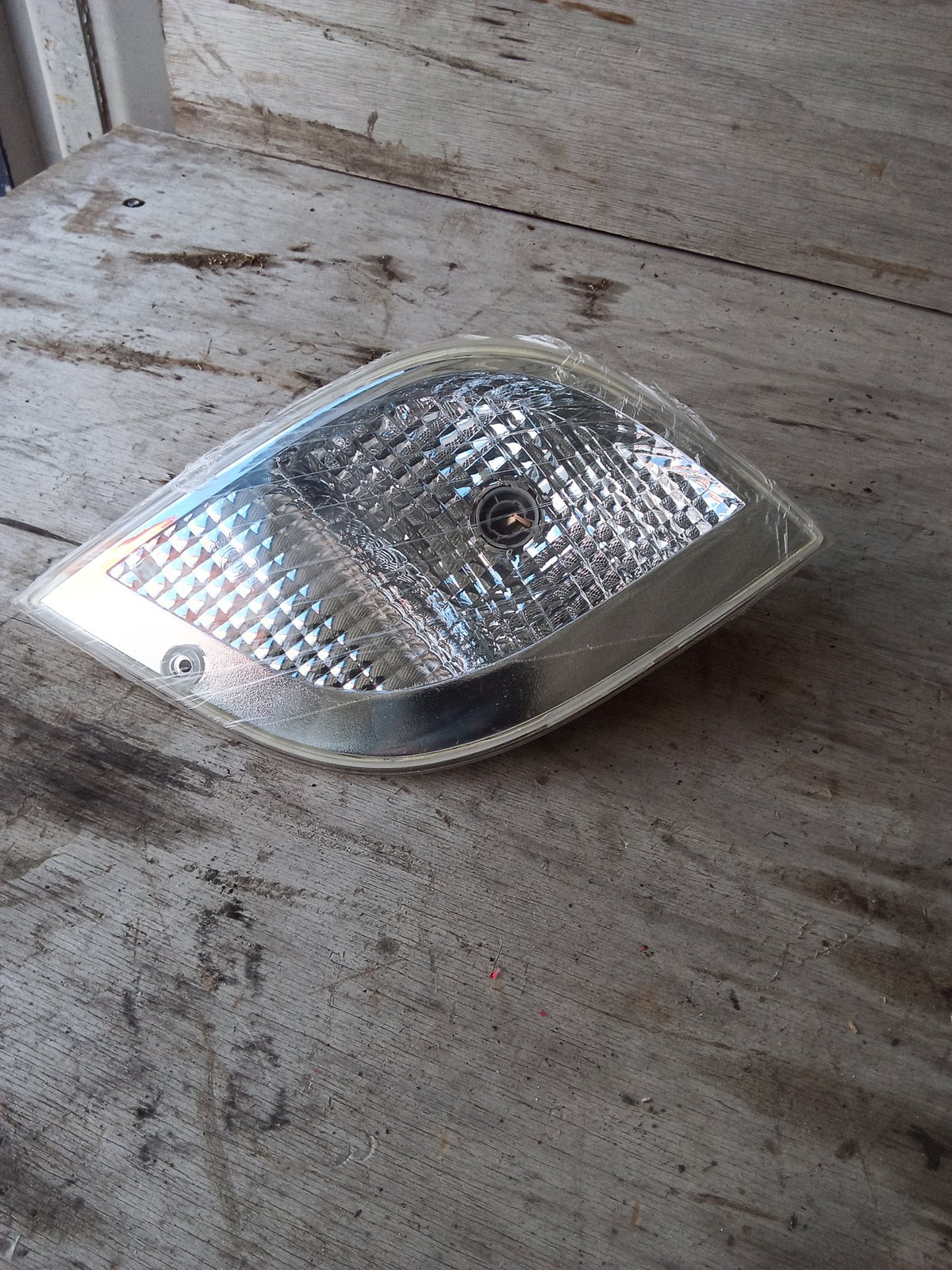 Mercedes-Benz Atego - Right Indicator PN: BZ02 18