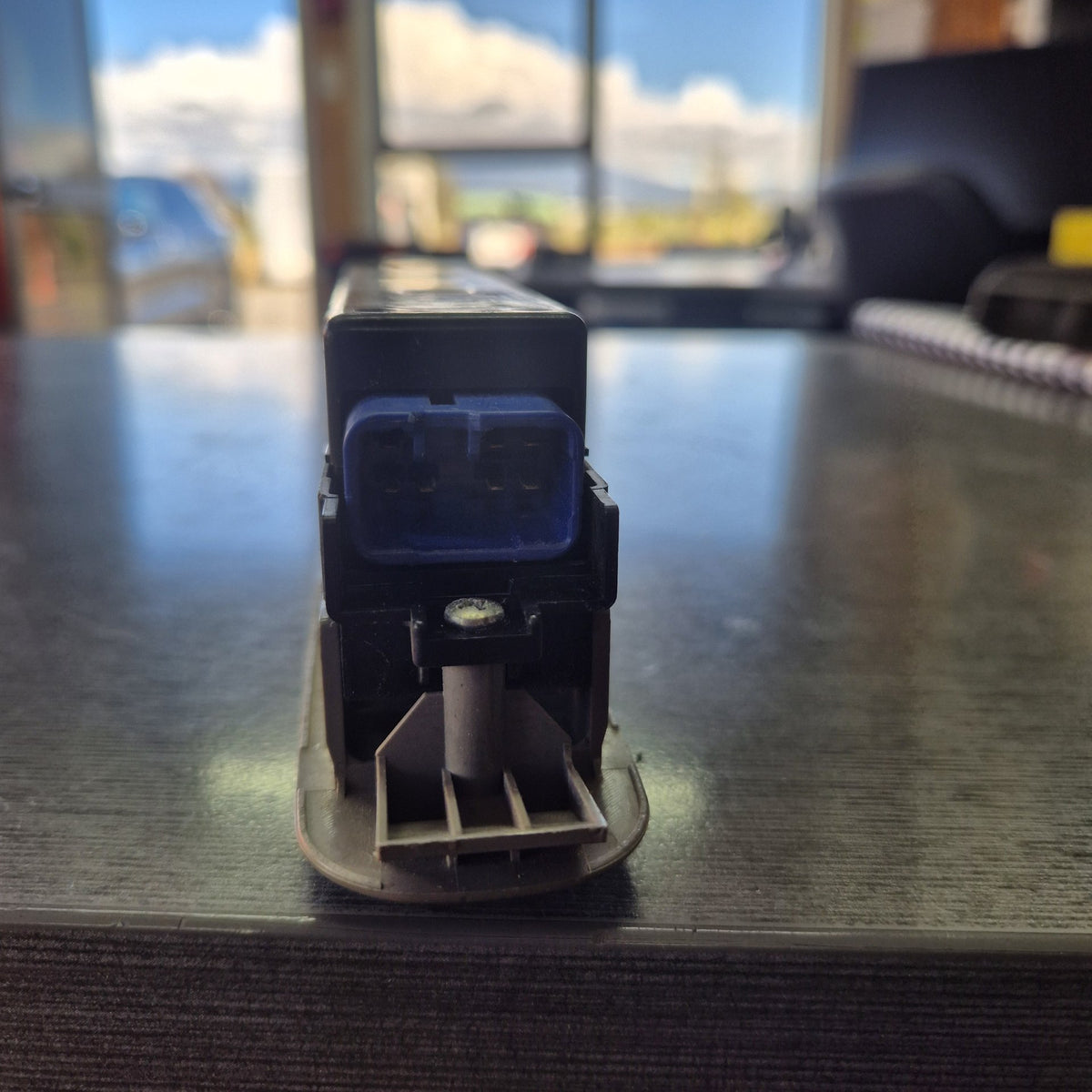 2007 Toyota Toyoace XZU308 - Right Window Switch PN: