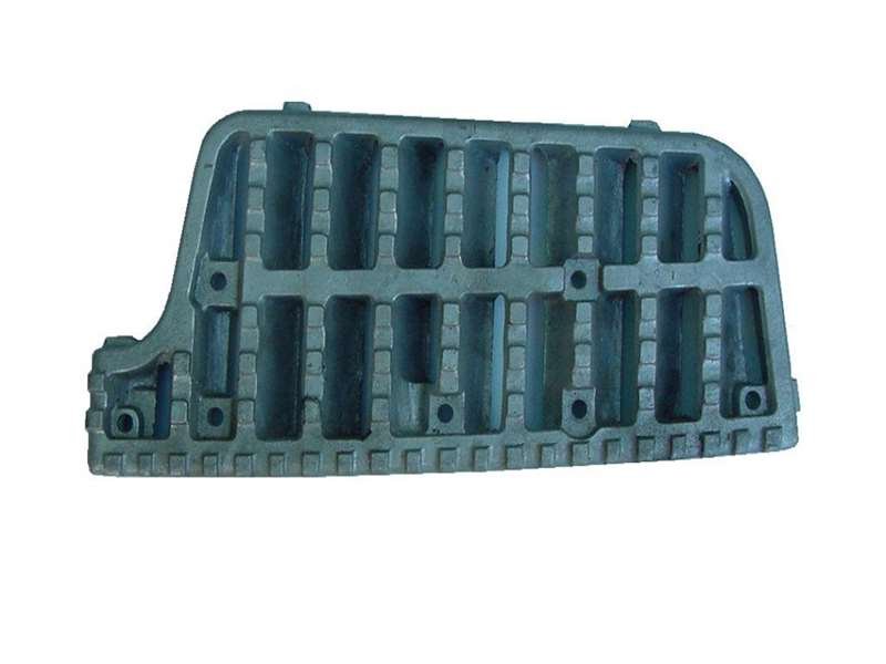 Isuzu GIGA 1997-on - step plate lower PN: IZ0913R
