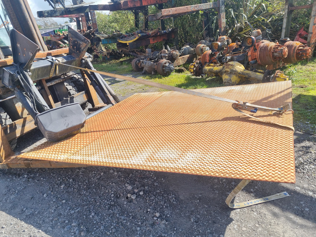 Hino FW FW1 fw1fwc-10177 - Tail Lifter PN: acq0002046