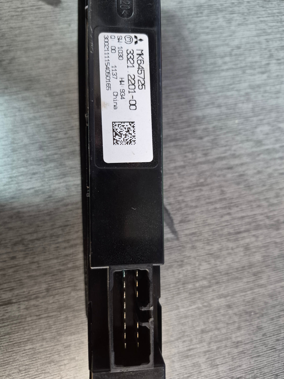Mitsubishi Canter All Series FBA20 - Left Front Window Switch PN: MK645725