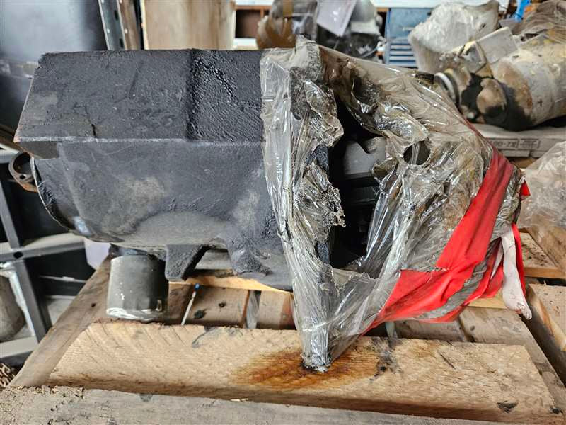 Sterling LT Series LT9500 vin - Front Diff Head  PN: 2964