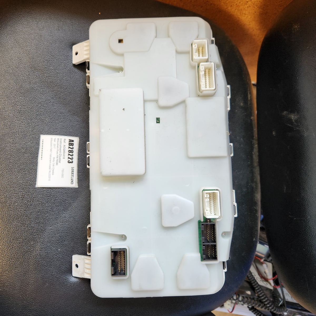 Mitsubishi Fuso Fighter FM FM67FM2RFAM6X2 - Instrument Cluster PN: 769-680