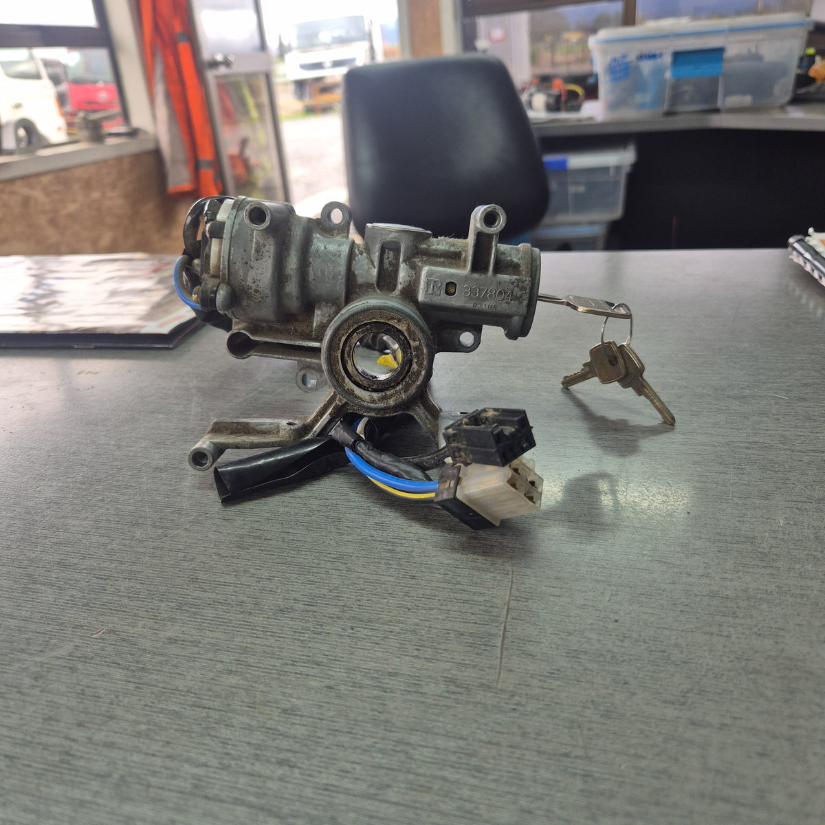 2003 Isuzu N-Series 1994-2005 NPR81L-7002552 - Ignition Barrel PN: