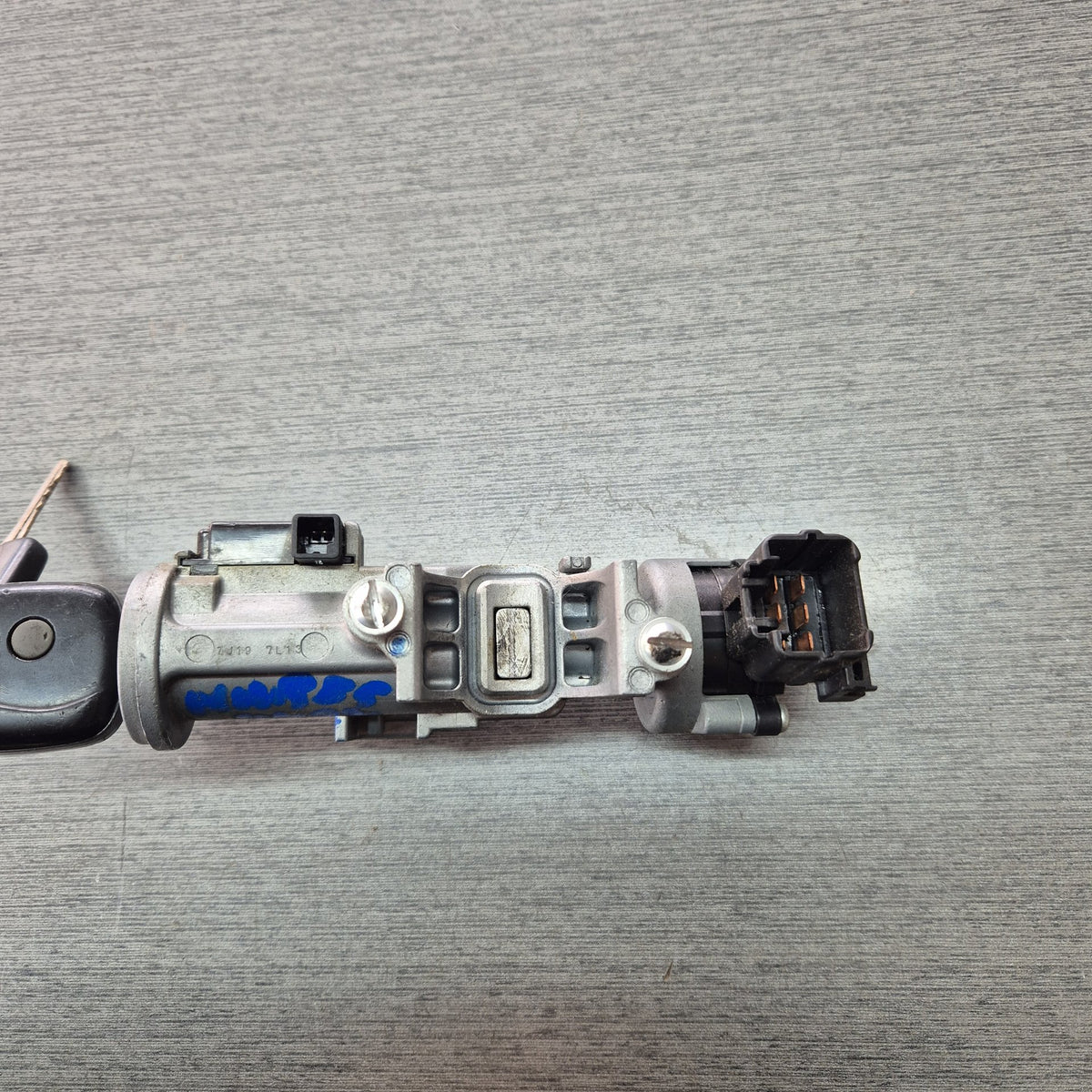 2008 Isuzu N-Series NHR NHR85 - Ignition Barrel with keys PN: