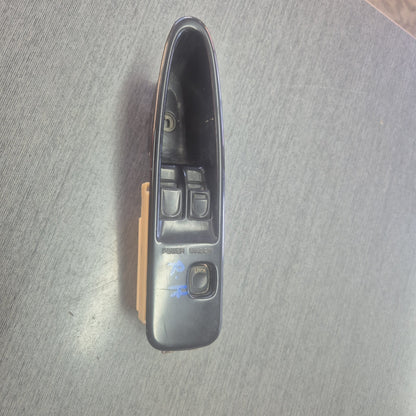 2001 Isuzu Giga 1997-on CXH52 - Right Window Switch PN: 1-82380-155-3
