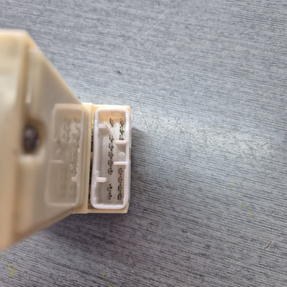 2004 Mitsubishi Canter JLAFE635E0KN40561 - Right Window Switch PN: MK420545