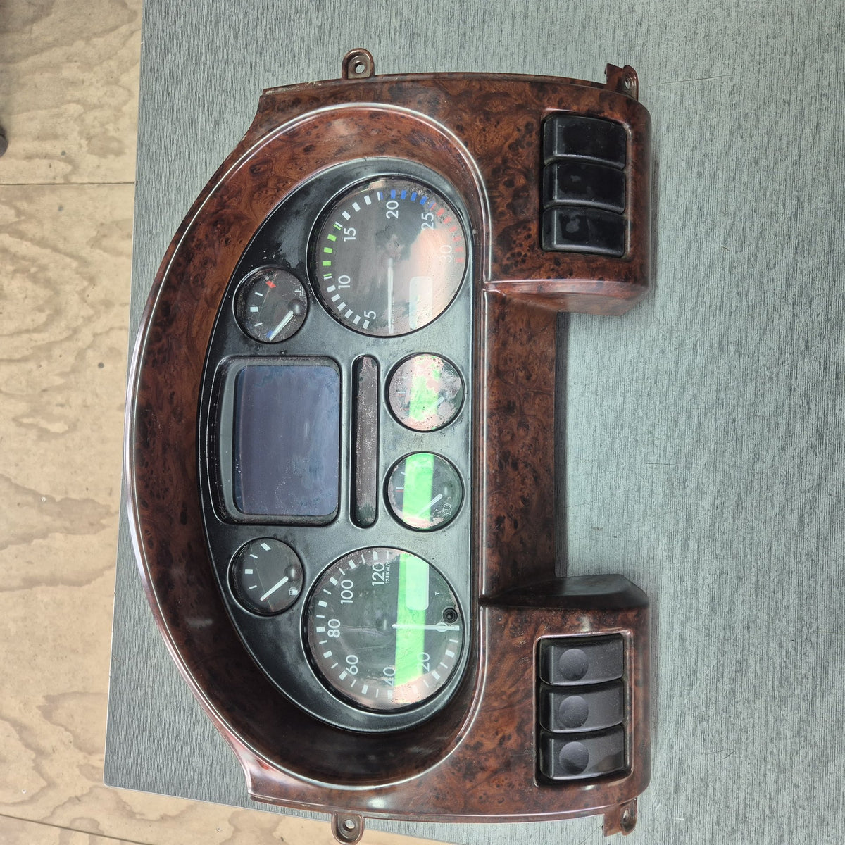 2007 DAF CF Series CF85 2006-on 745694 - Instrument Cluster PN: 1699384