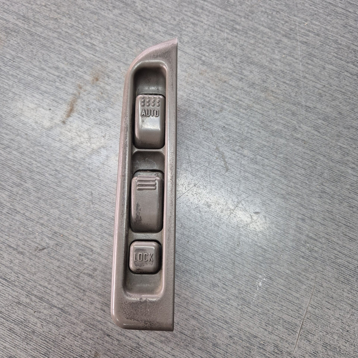 1997 Isuzu Elf NKR NKR66E - Right Window Switch PN: