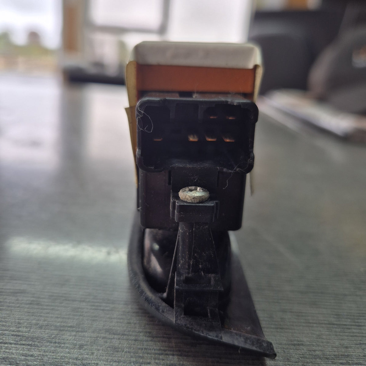 2005 Isuzu Elf NKR81 - Right Window Switch PN: