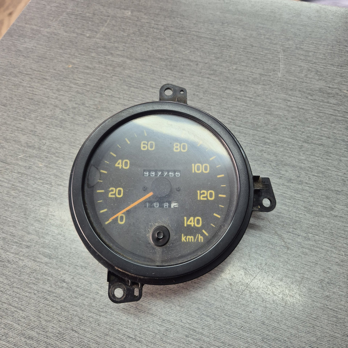2006 Isuzu Forward 1400 JALFVZ23S47000112 - Speedo PN: 1-83120-490-1
