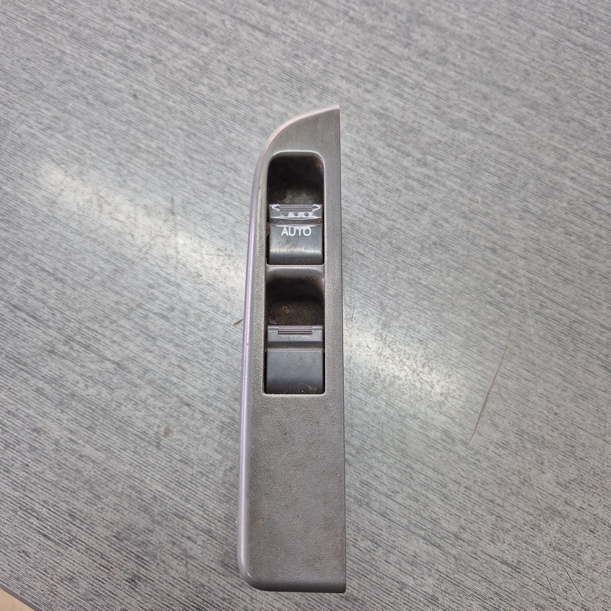 2008 Isuzu Elf NKR85 - Right Window Switch PN: