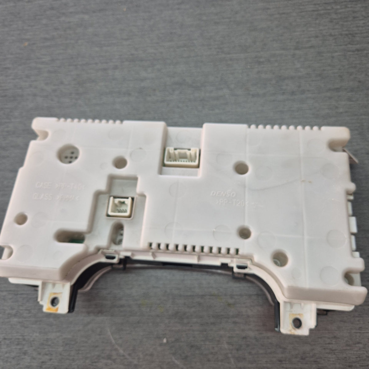 2004 Mitsubishi Canter FB* FB700B - Instrument Cluster PN: MK421032