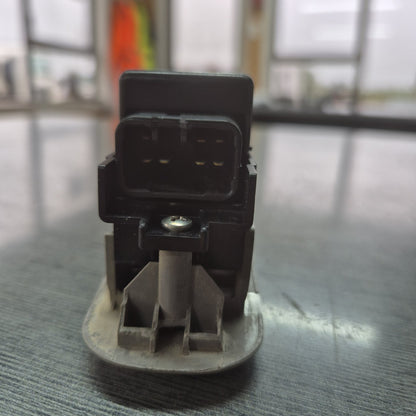 2006 Hino Dutro 000290 - Right Window Switch PN: