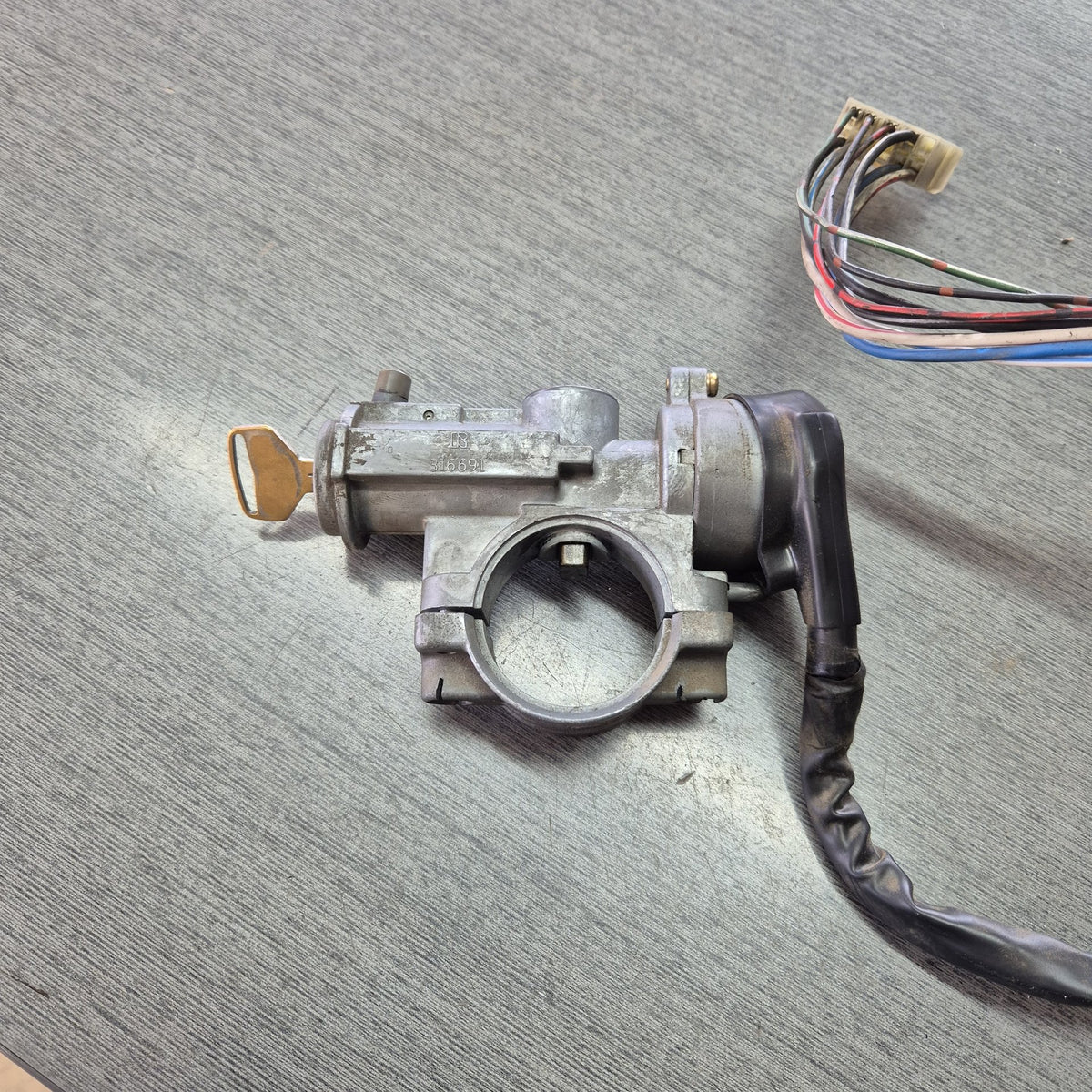 2004 Hino 500 Series GD GD3H - Ignition Barrel PN: