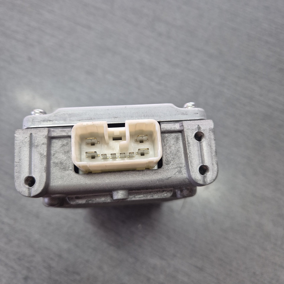 2012 Toyota Dyna XZU605 XZU605 - DC Converter Module PN: 86206-37130