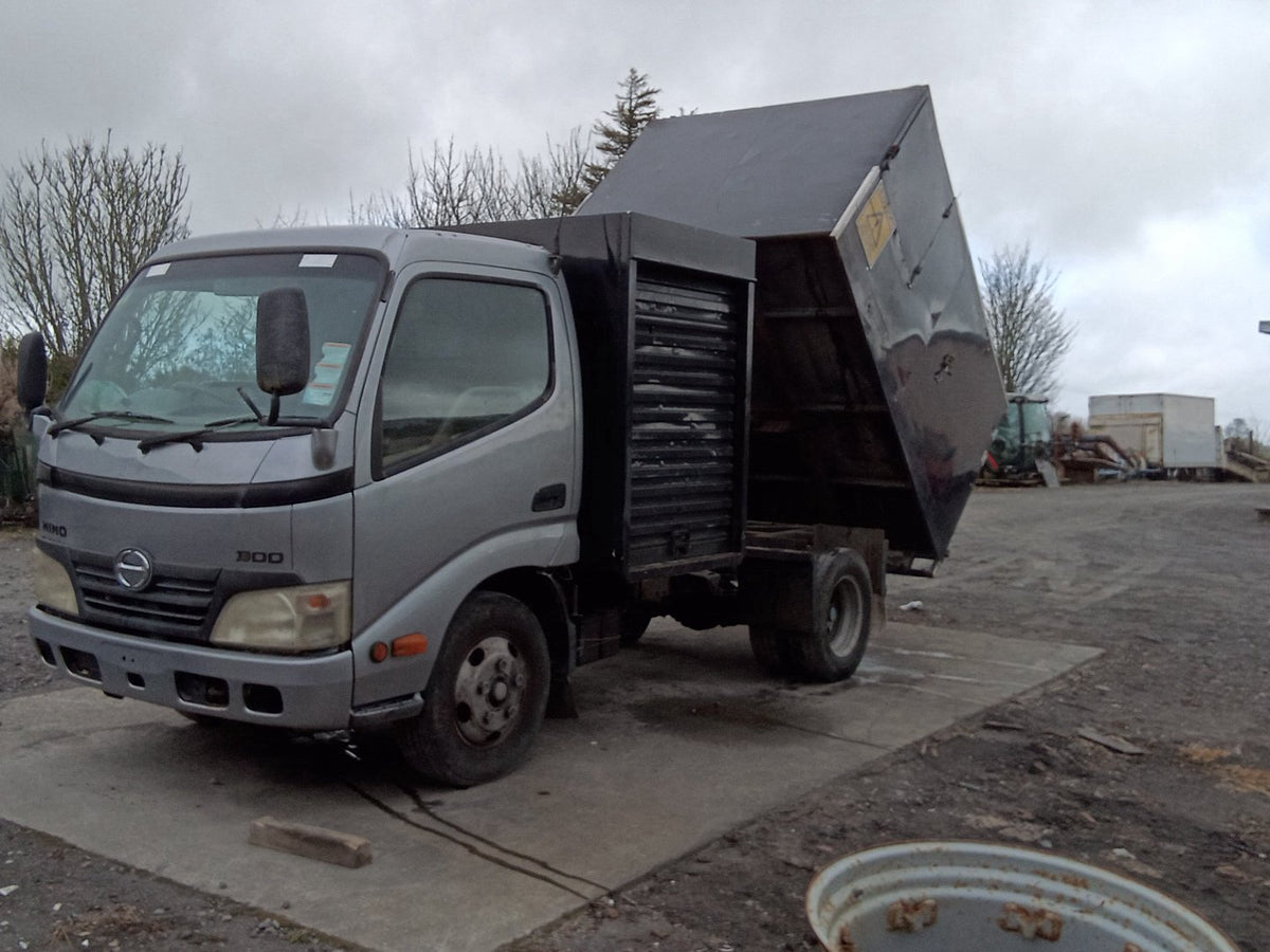 2010 Hino 300 Series 001048