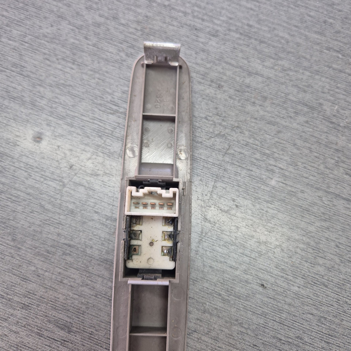 2007 Toyota Toyoace XZU308 - Left Window Switch PN: