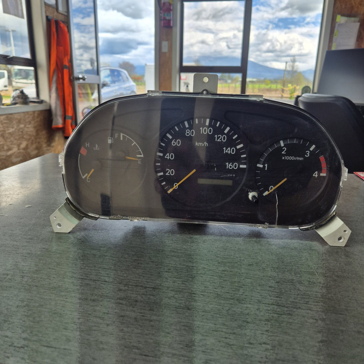 2007 Hino Dutro XZU524 - Instrument Cluster PN: 83800-37G00