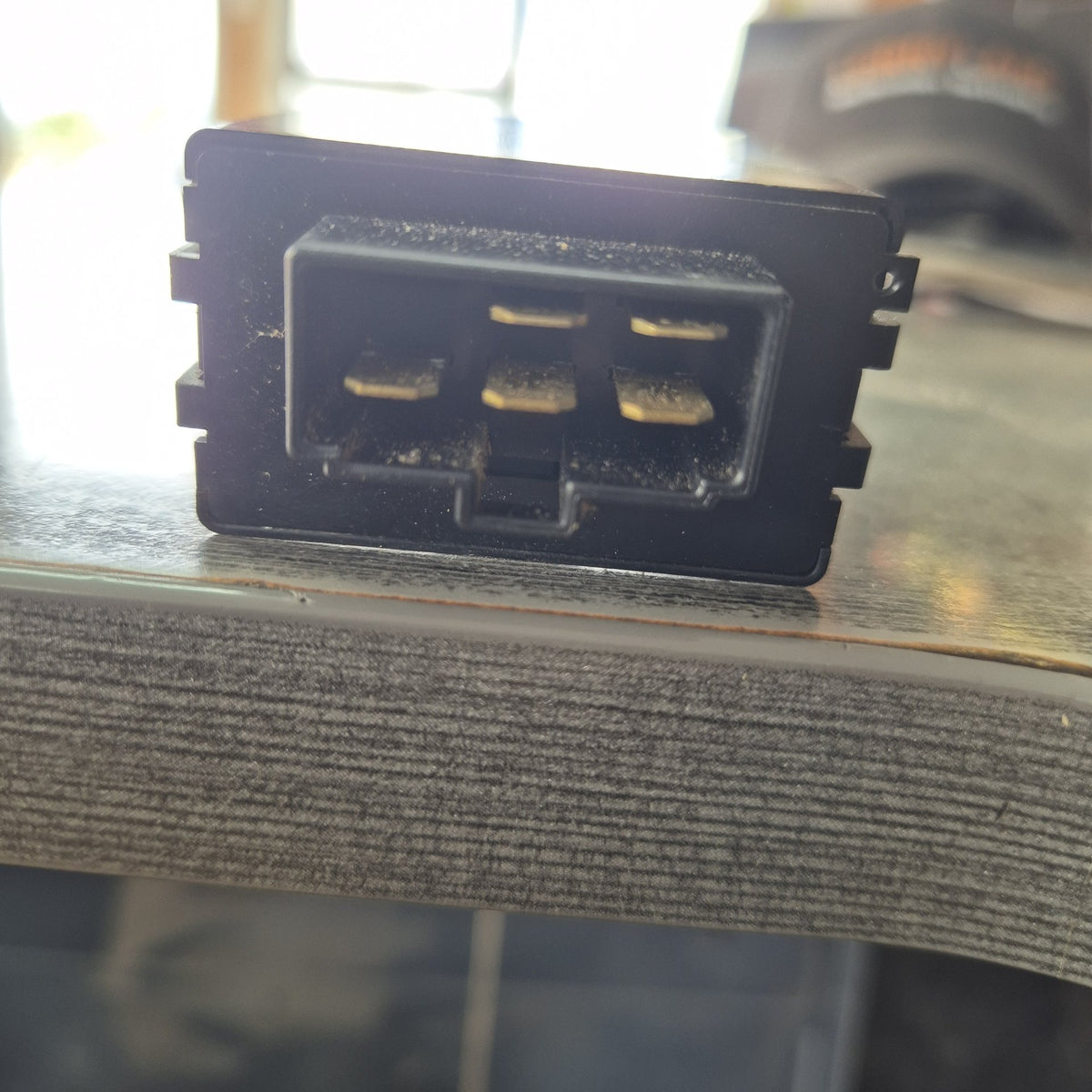 2008 Isuzu Elf NKR85 - Flasher Relay PN: 1834700570