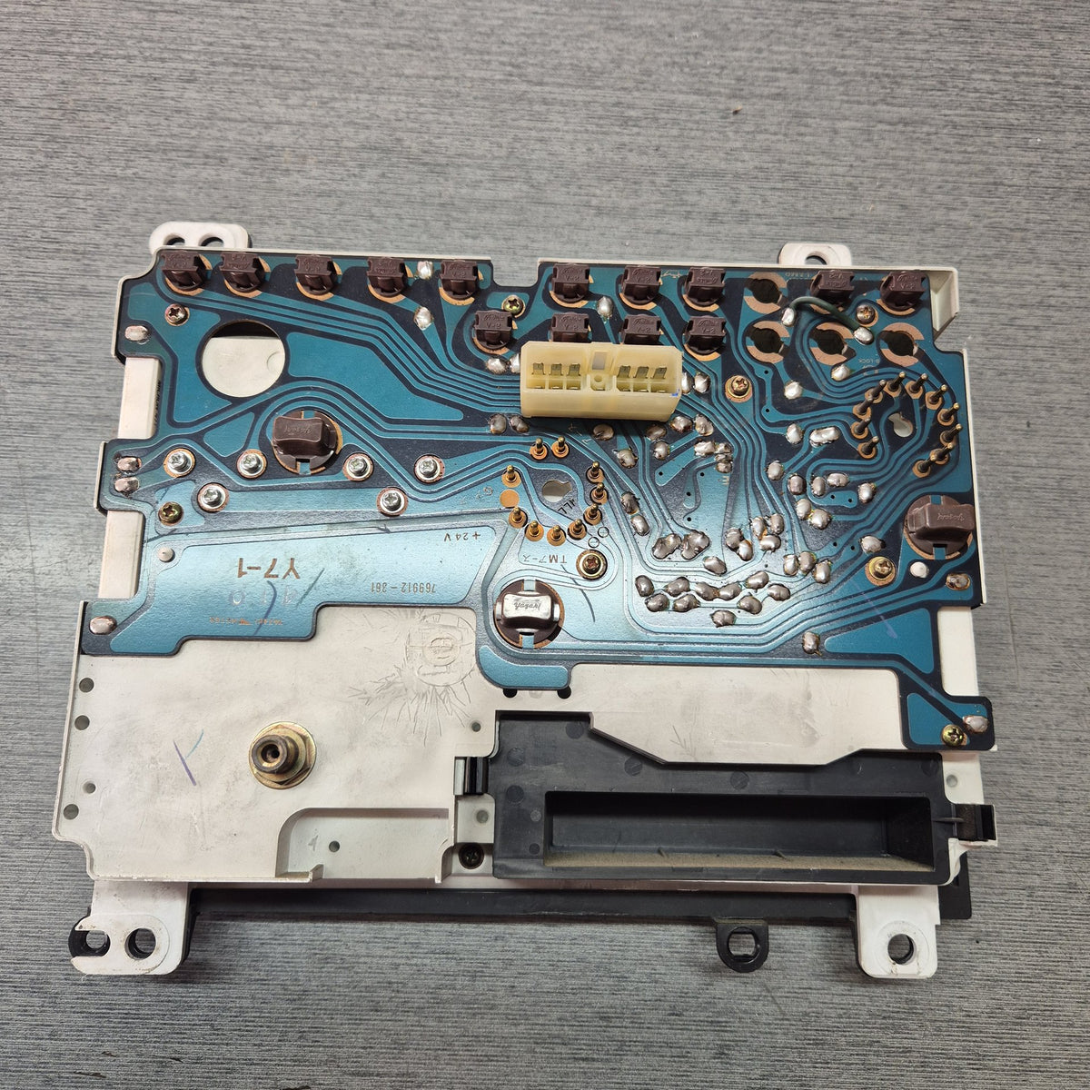 2004 Hino 500 Series GD GD3H - Instrument Cluster PN: 69815-580