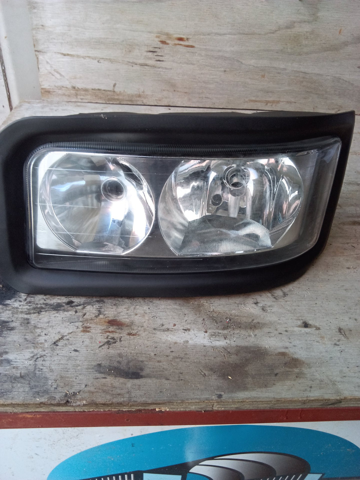 MAN TGX - Left Headlight PN: MN04 05