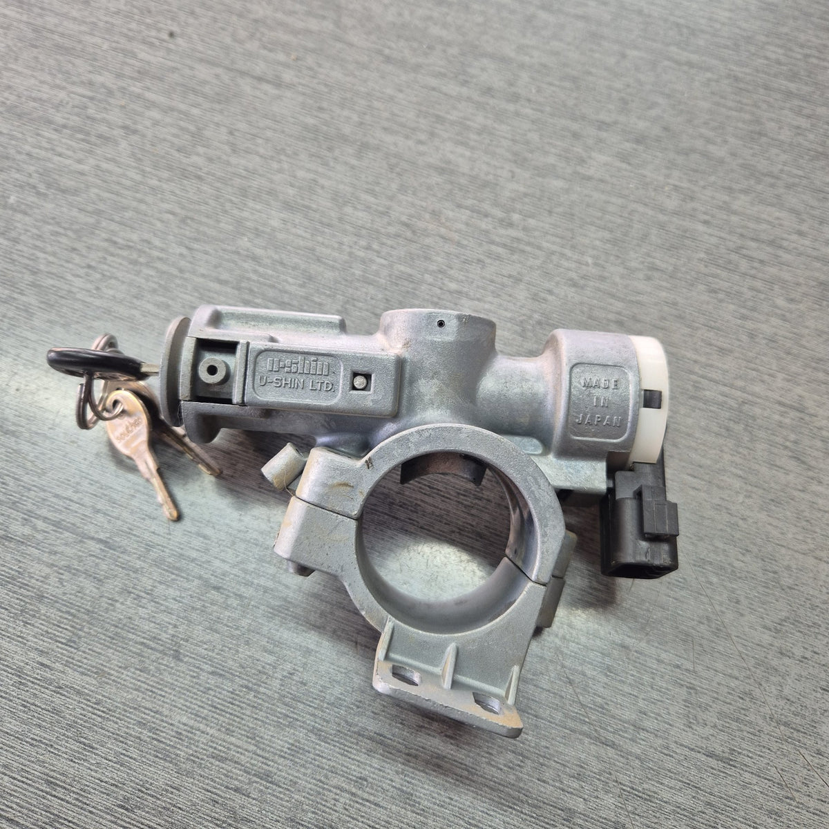 2011 Hino 700 Series All Series FY1EU - Ignition Barrel with keys PN: