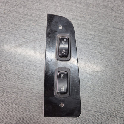 2003 Mack CX Series CX688 CX688 VISION - Left Window Switch PN: