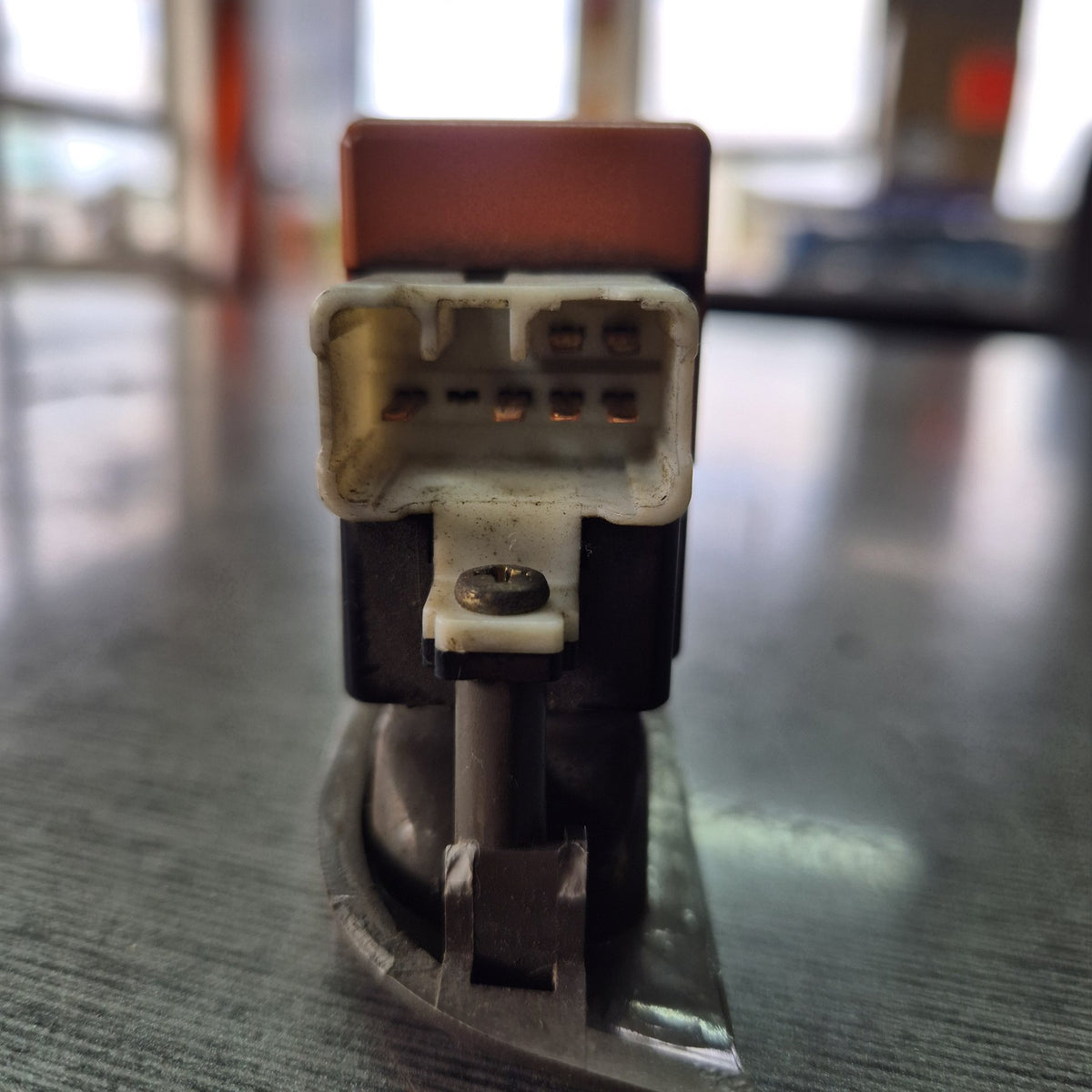 1997 Isuzu Elf NKR NKR66E - Right Window Switch PN: