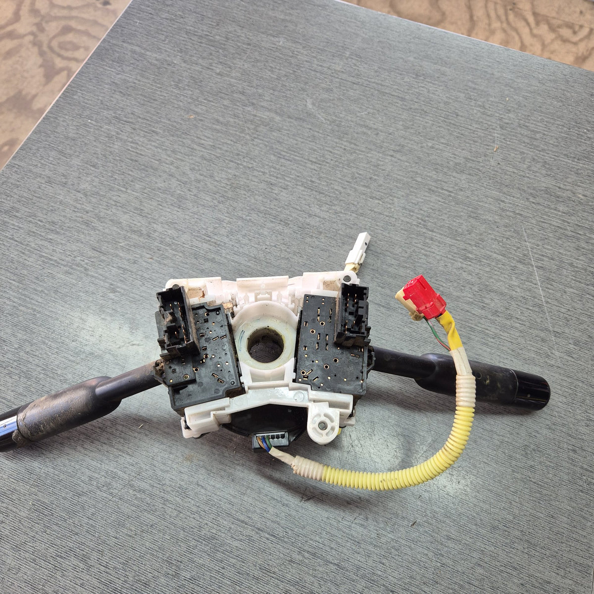 2010 Mitsubishi Canter KJ00356 - Combination Switch PN: