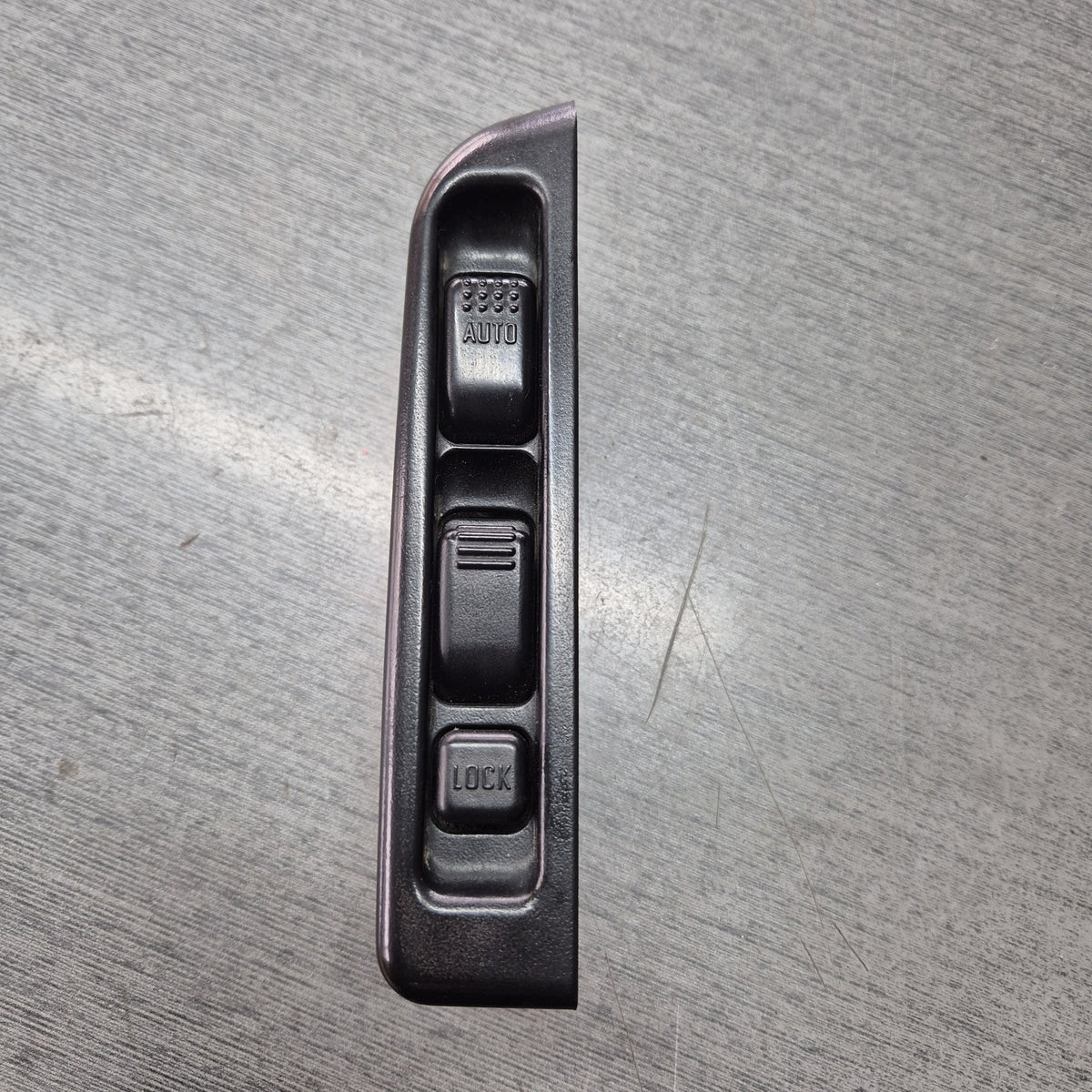 2005 Isuzu Elf NKR81 - Right Window Switch PN:
