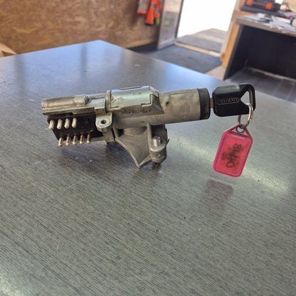 2010 Volvo 480 E YV5JSW0G7AD132545 - Ignition Barrel with keys PN: