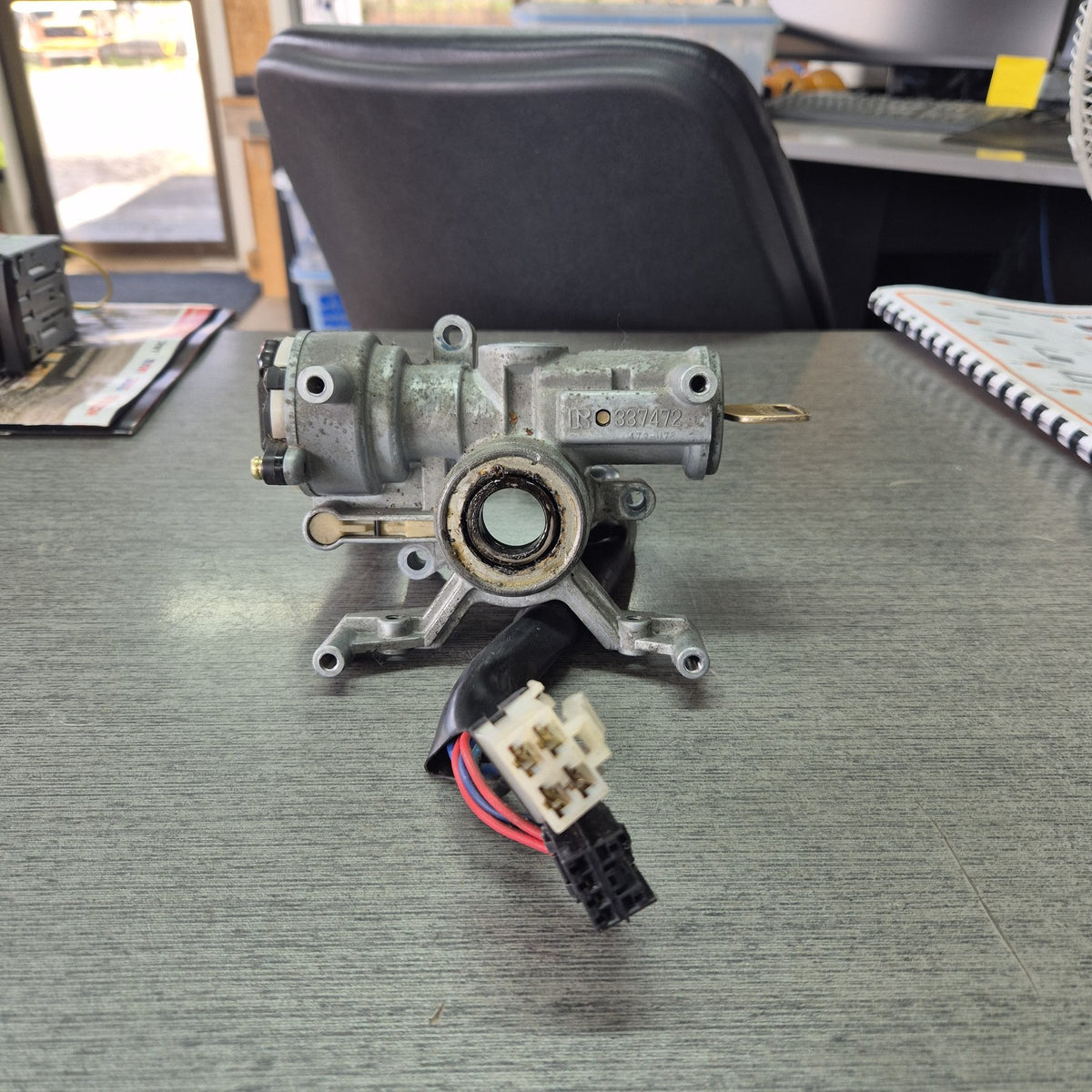 1997 Isuzu N-Series NKR NKR66E-7512026 - Ignition Barrel With key PN: