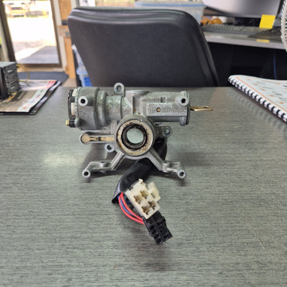 1997 Isuzu N-Series NKR NKR66E-7512026 - Ignition Barrel With key PN: