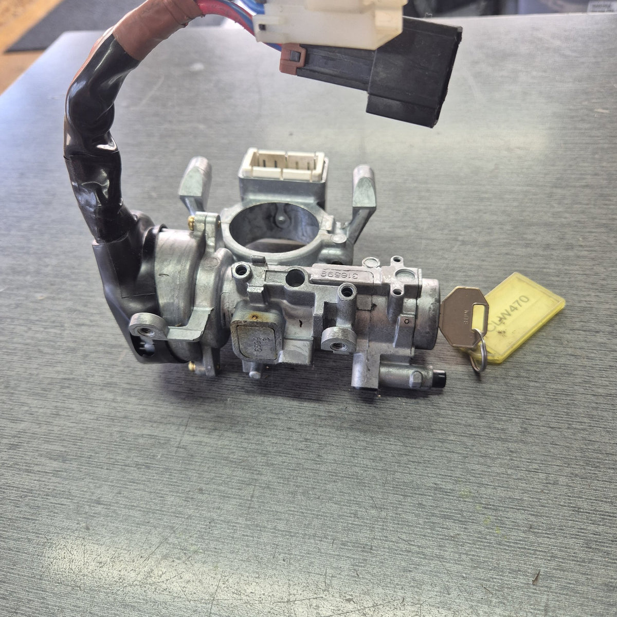 2004 Mitsubishi Canter JLAFE635E0KN40561 - Ignition Barrel PN: