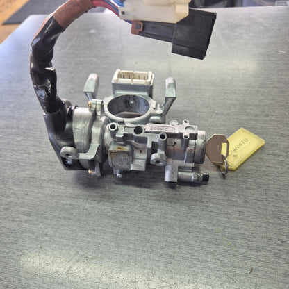 2004 Mitsubishi Canter JLAFE635E0KN40561 - Ignition Barrel PN:
