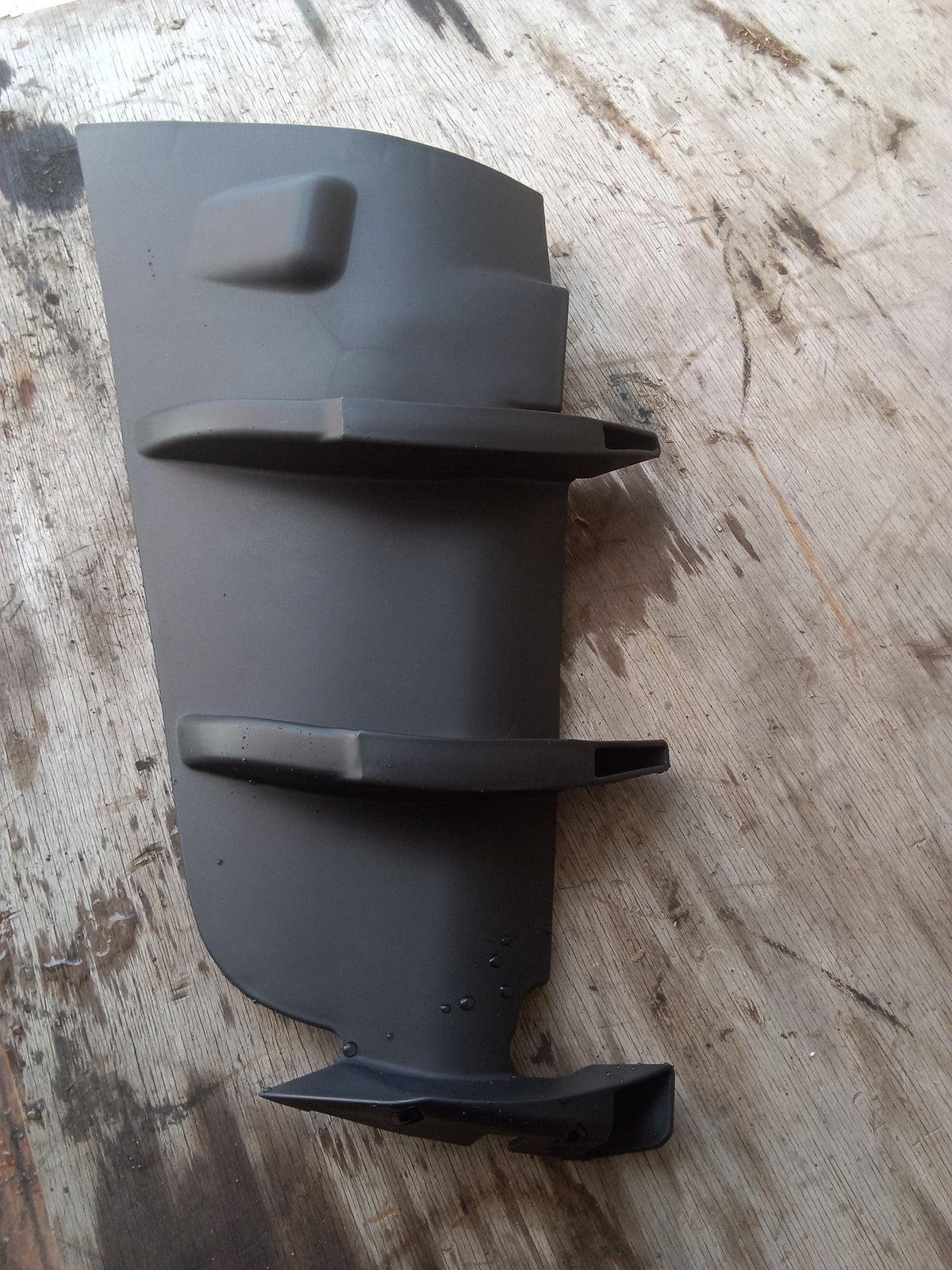 MAN TGX - Right Corner Panel Garnish Inner PN: MN04 10