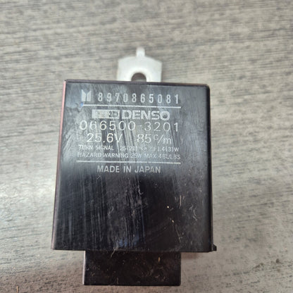 1997 Isuzu N-Series NKR NKR66E-7512026 - Flasher/Hazard Relay PN: 8970865081