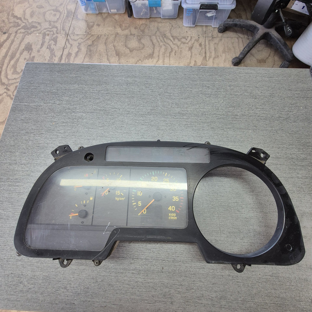 1997 Isuzu Forward FRR33L3S - Instrument Cluster PN: